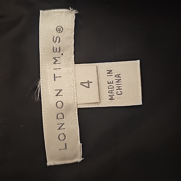 London Times Black And White Sheath Dress Square Neck Size 4 Cap Sleeves - Picture 5 of 5